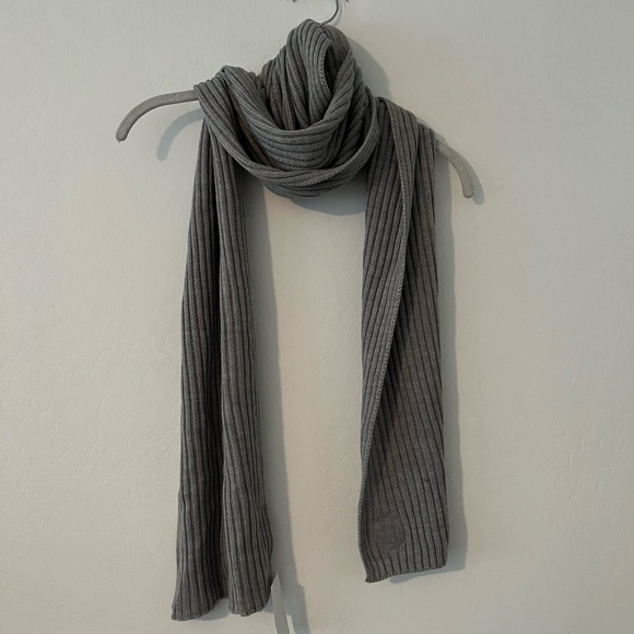 Michael Kors Scarf - Picture 3 of 7